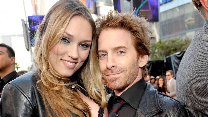 Seth Green ricrea il tradimento scoperto dai Coldplay e il video diventa virale