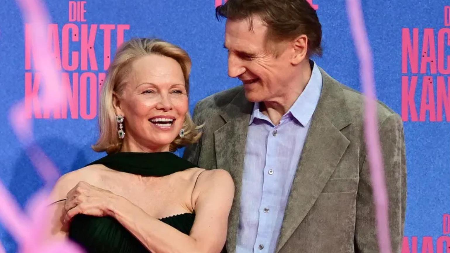 Pamela Anderson e Liam Neeson