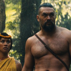 Chief of War: Jason Momoa con Luciane Buchanan in una scena della serie