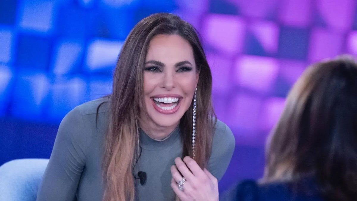 ilary blasi rivela tutto su signorini e il settimanale chi topless causa e risarcimento