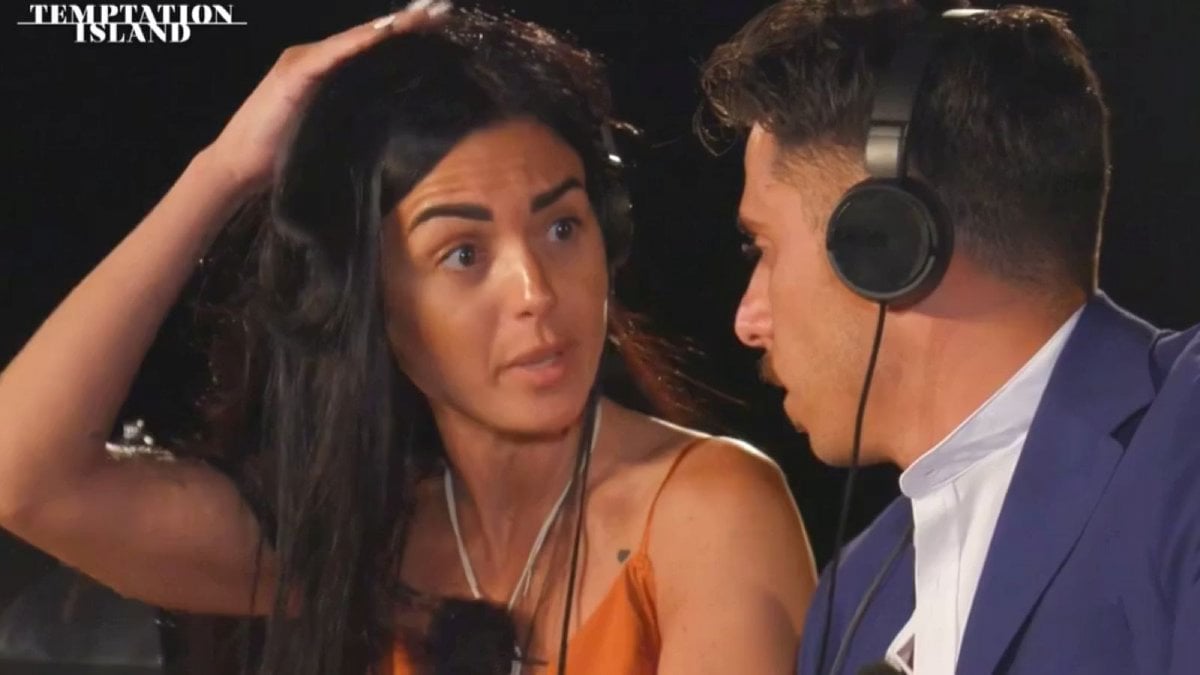 Temptation Island, Mariaconcetta chiude con Angelo in pochi minuti al falò: “Mi fai schifo"