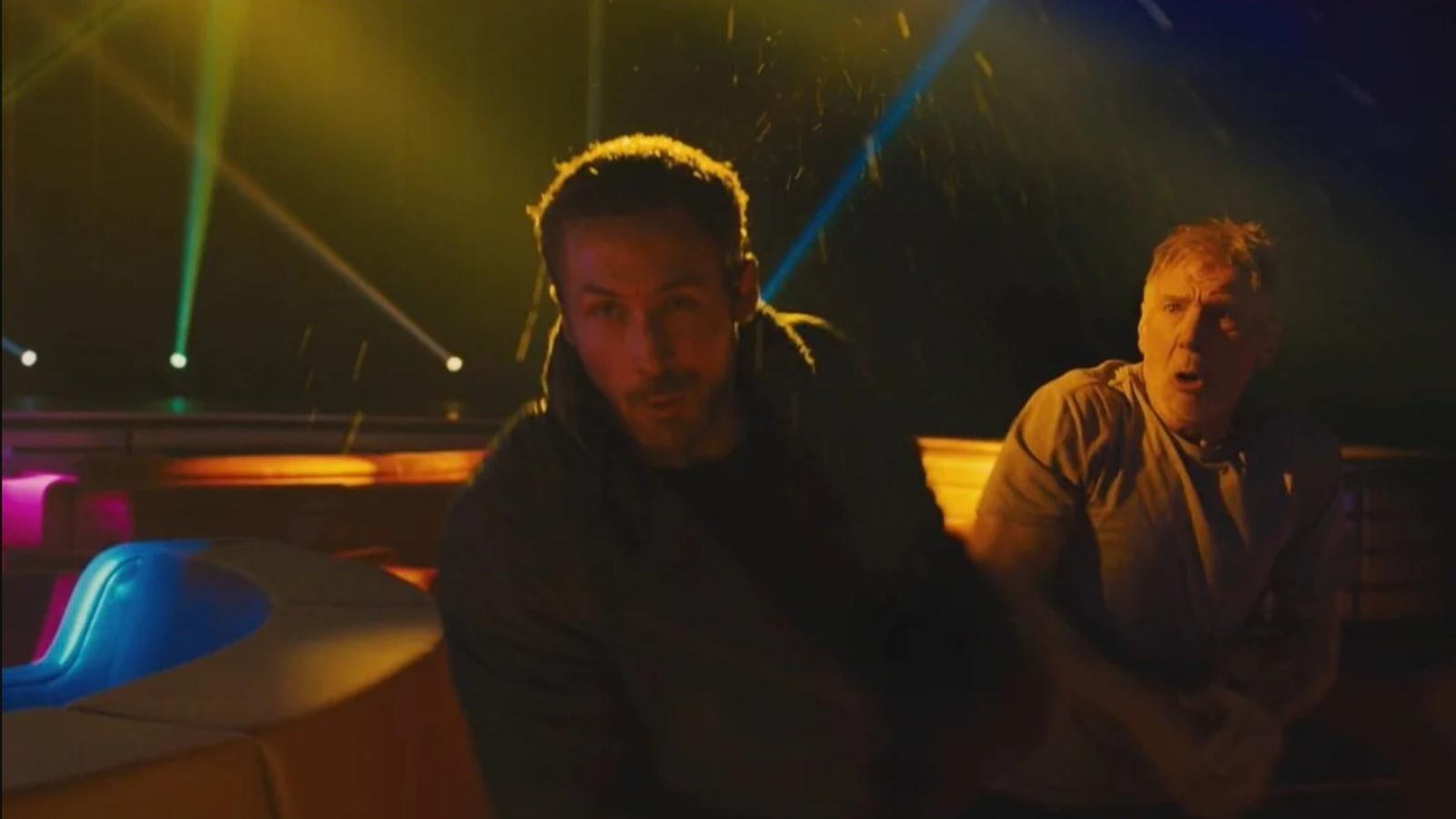 Ryan Gosling colpito in faccia da Harrison Ford
