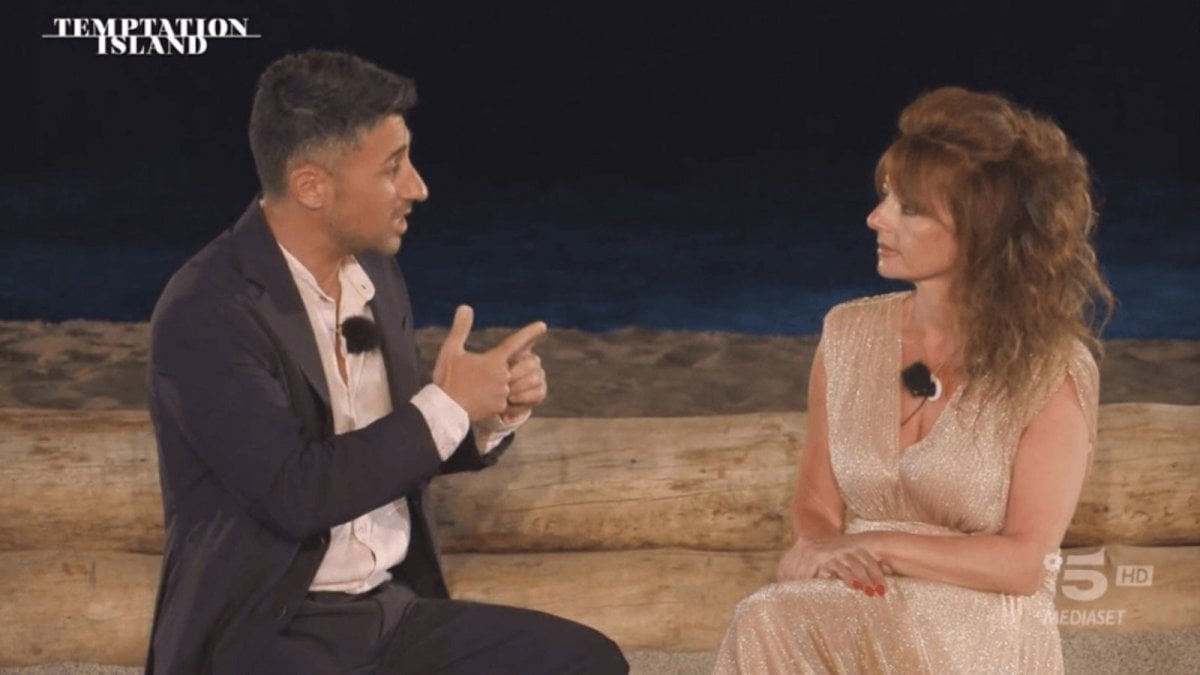 Temptation Island, Sonia si scusa in lacrime: Alessio la rifiuta (di nuovo) e chiude con un “Vogliati bene” Temptation Island, Sonia si scusa in lacrime: Alessio la rifiuta (di nuovo) e chiude con un “Vogliati bene”