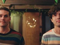 Dylan O'Brien si sdoppia nella dark comedy queer che ha scosso il Sundance