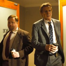 Una pallotola spuntata: Liam Neeson e Paul Walter Hauser in una foto