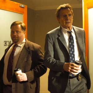 Una pallotola spuntata: Liam Neeson e Paul Walter Hauser in una foto