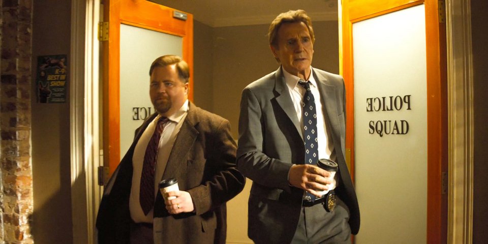 Una Pallottola Spuntata Liam Neeson Paul Walter Hauser Scena