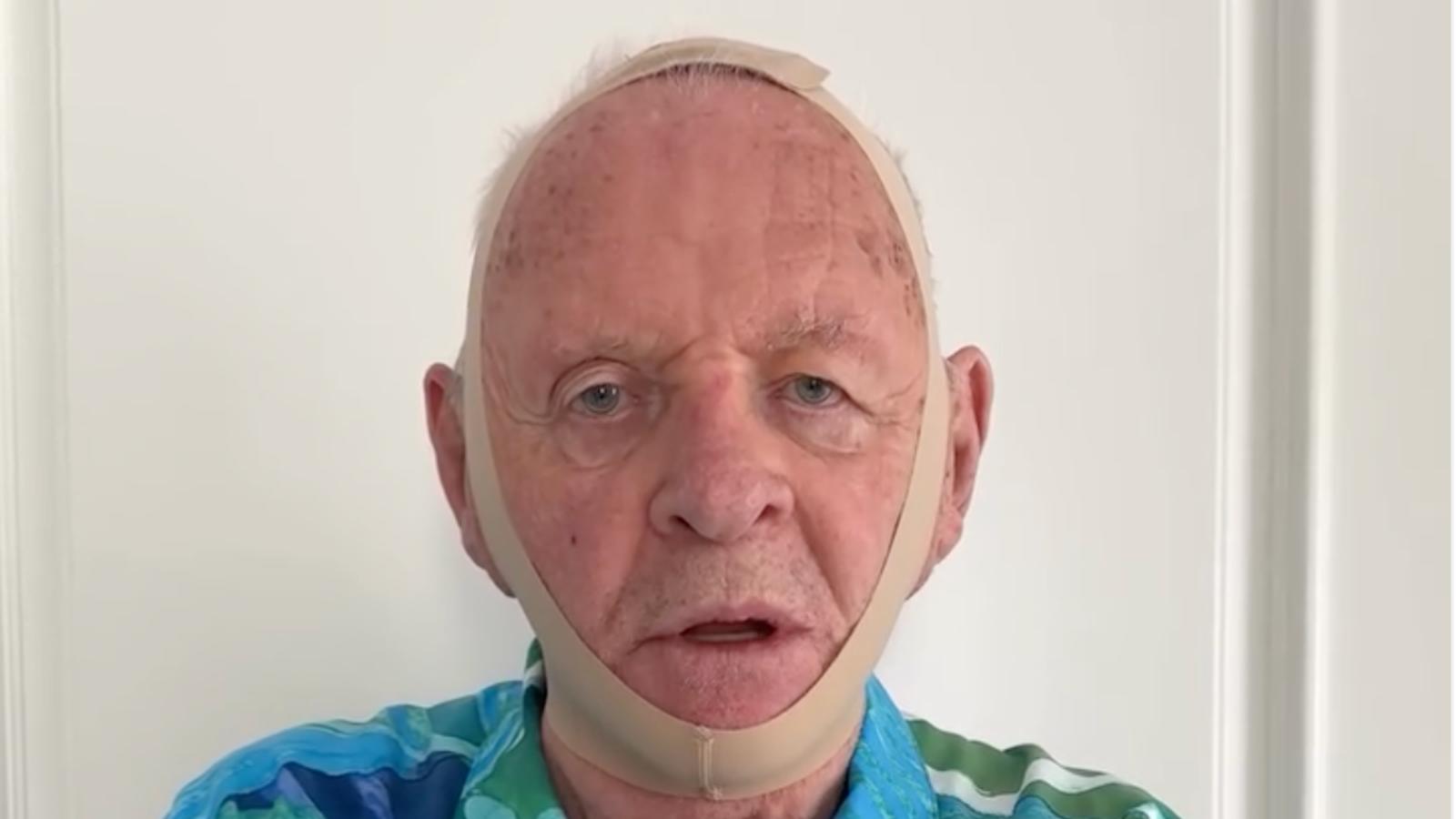 Anthony Hopkins con la maschera viso di Kim Kardashian