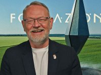 Fondazione 3, intervista a Jared Harris: 'Le religioni servono per credere nei totem. Il potere? Corrompe'