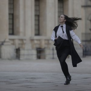 Il mio anno a Oxford: Sofia Carson di corsa nel campus universitario