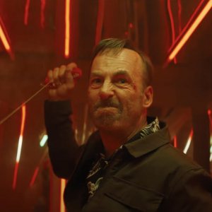 Io sono Nessuno 2: Bob Odenkirk in una scena d'azione