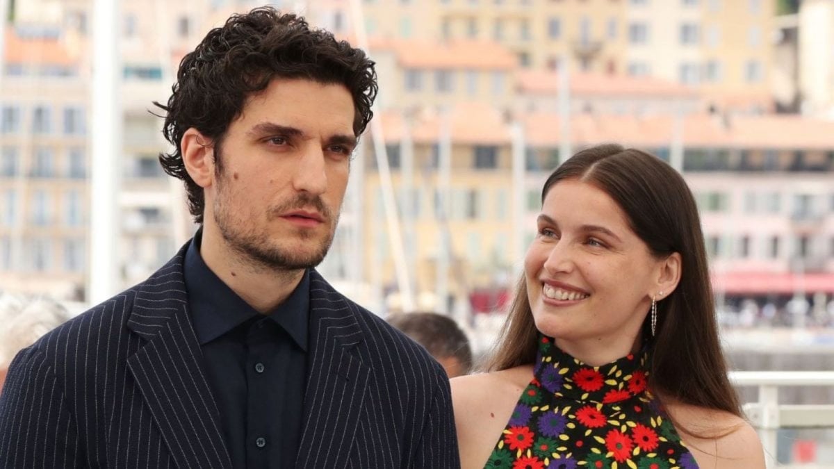 laetitia casta e louis garrel amore al capolinea lei fotografata nella sua corsica tutta sola