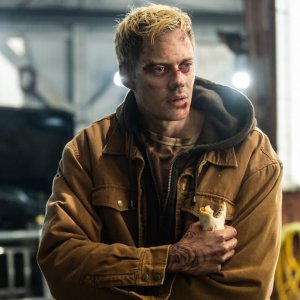 Locked - In trappola: Bill Skarsgård in una sequenza