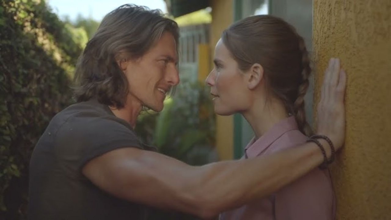 Annika Foster e Mike Markoff sono i protagonisti di Amore e morte ai Caraibi