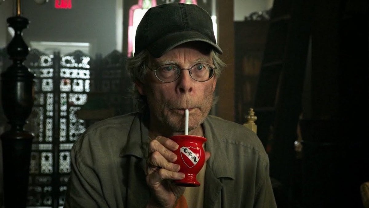stephen king elogia una serie thriller sottovalutata non ho idea di cosa stia succedendo e mi piace