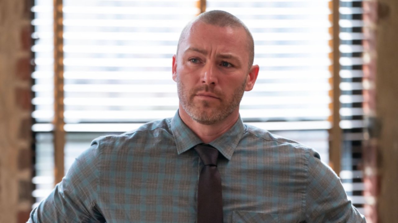 Jake McLaughlin interpreta Michael Ormewood