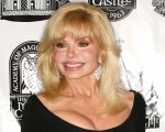 È morta Loni Anderson, icona della tv americana anni ’80: denunciò gli abusi dell'ex marito Burt Reynolds