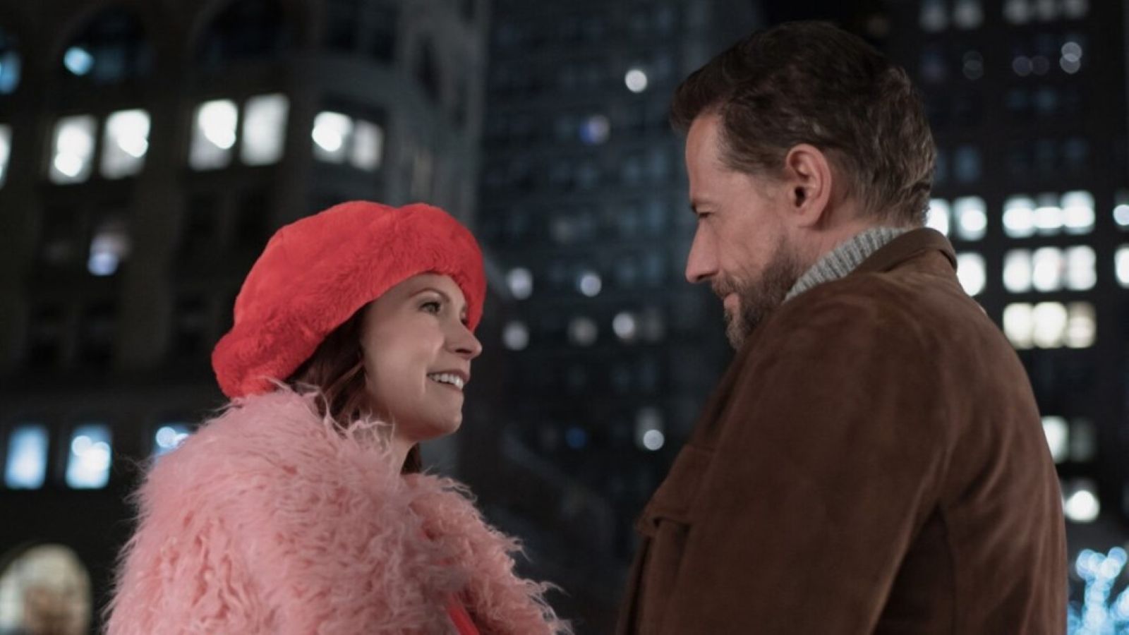 Elsbeth e Angus (Ioan Gruffudd) nell'episodio di stasera