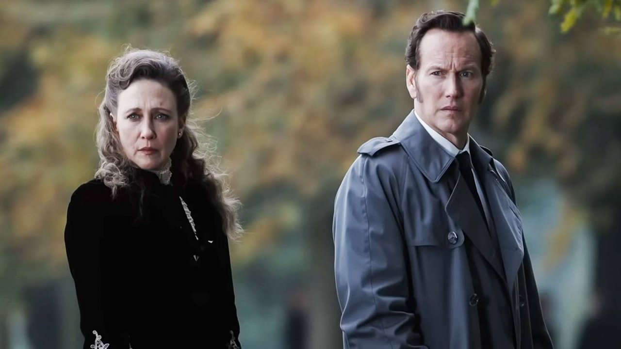 Vera Farmiga e Patrick Wilson in una scena di The Conjuring - Il rito finale