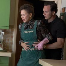 The Conjuring - Il Rito finale: Vera Farmiga, Patrick Wilson in una scena di tensione