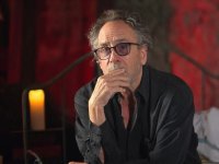 Tim Burton esprime i suoi dubbi sul film con Margot Robbie: 'Già una volta mi hanno bocciato i progetti'
