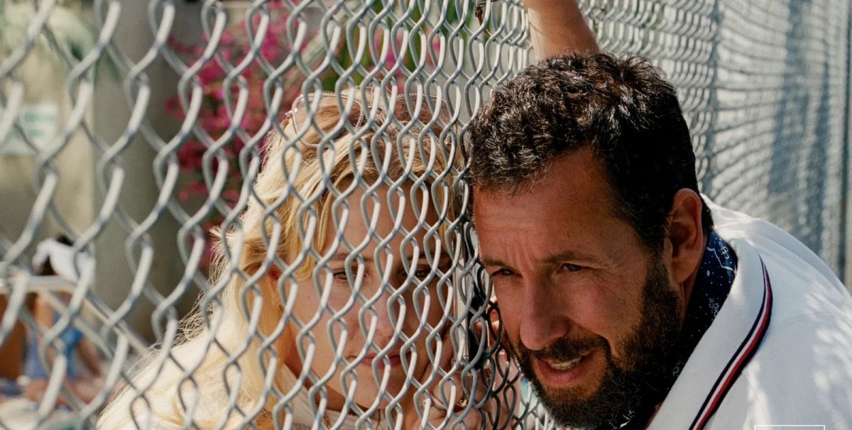Adam Sandler in una scena di Jay Kelly
