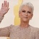 Jamie Lee Curtis difende Pamela Anderson e Liam Neeson: “Se si amano, lasciateli in pace”
