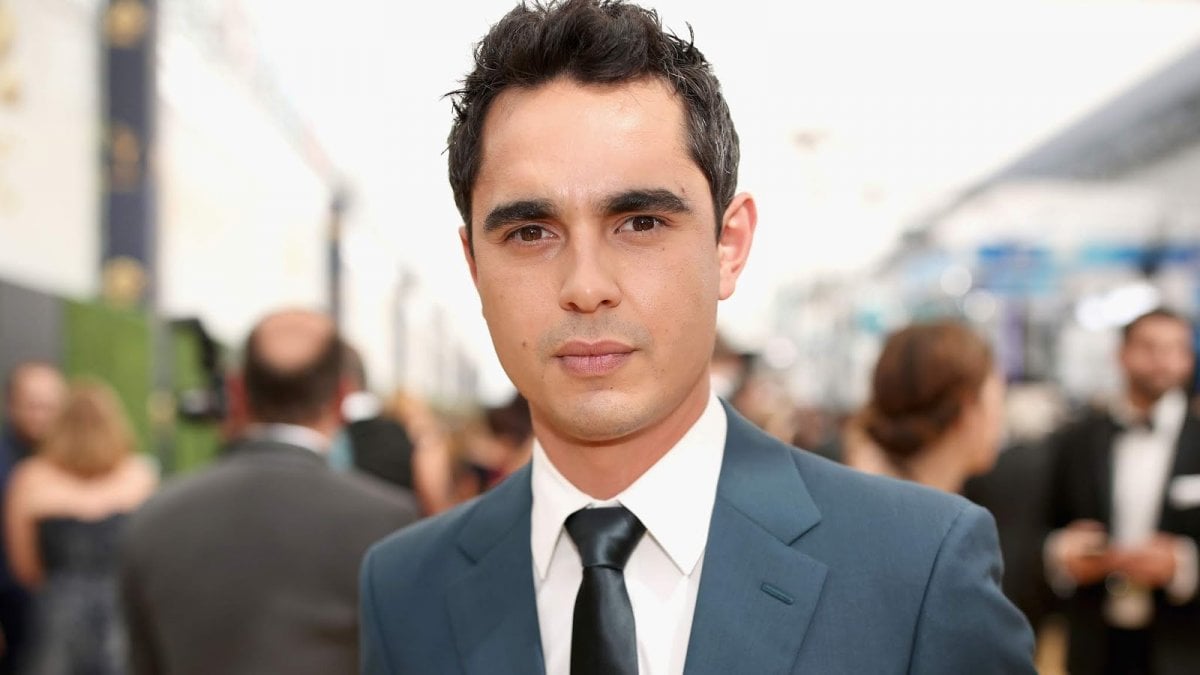 max minghella da the handmaid s tale a clayface l attore in lizza per un ruolo chiave nell horror dc