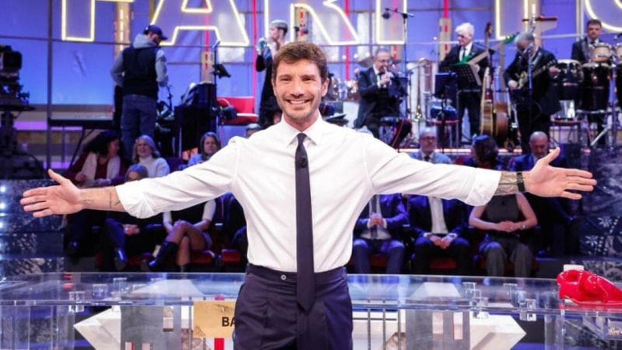 Stefano De Martino durante lo speciale Lotteria Italia