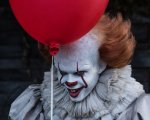 It: Welcome to Derry, svelato il look di Pennywise nella nuova serie prequel di HBO Max