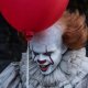It: Welcome to Derry, svelato il look di Pennywise nella nuova serie prequel di HBO Max