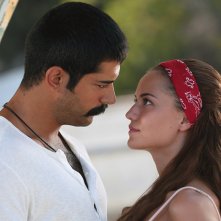 Un amore come te: Fahriye Evcen Özçivit, Burak Özçivit in una foto