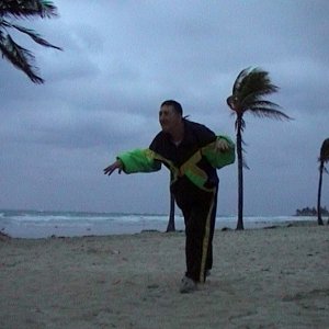 Bobò: il piccolo Bobò in spiaggia in Brasile durante una tournèe