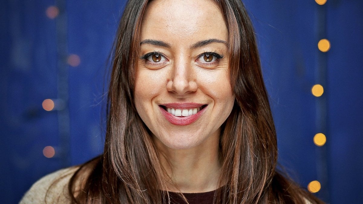 aubrey plaza torna per la prima volta sul set dopo la morte del marito sar224 la famigerata 8216hollywood madame 
