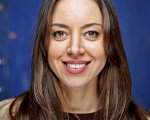 Aubrey Plaza torna per la prima volta sul set dopo la morte del marito: sarà la famigerata ‘Hollywood Madame'
