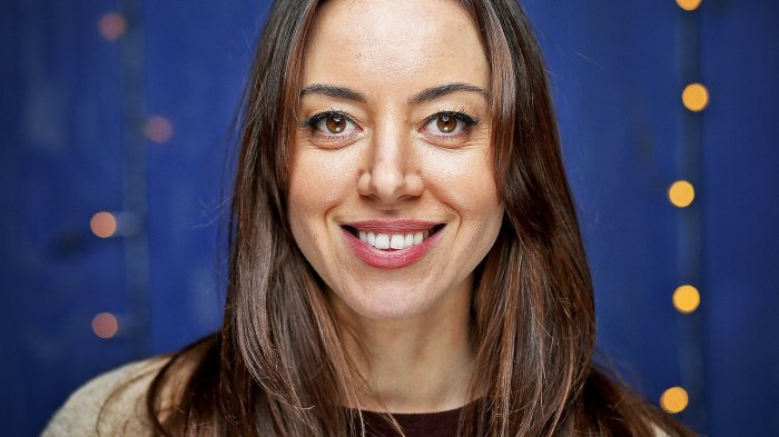 Aubrey Plaza torna per la prima volta sul set dopo la morte del marito: sarà la famigerata ‘Hollywood Madame'