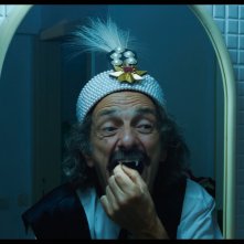 Dracula: una scena del film di Radu Jude