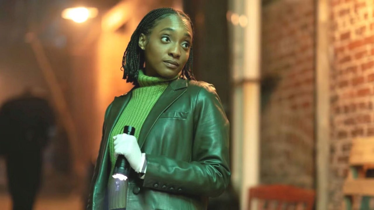 Iantha Richardson nei panni di Faith Mitchel