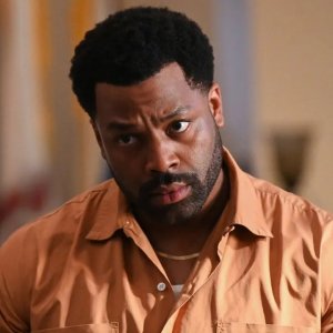 LaRoyce Hawkins interpreta l'Agente Kevin Atwater