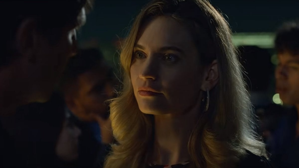 lily james sfida tinder nel trailer del film swiped