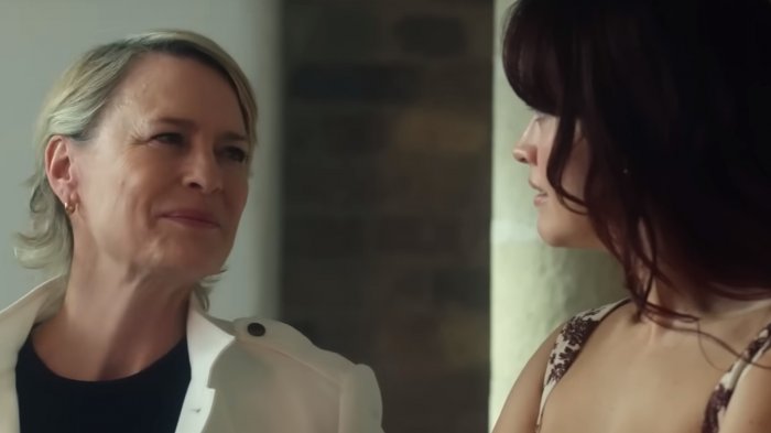 Robin Wright e Olivia Cooke una contro l'altra nel trailer ad alta tensione della serie The Girlfriend