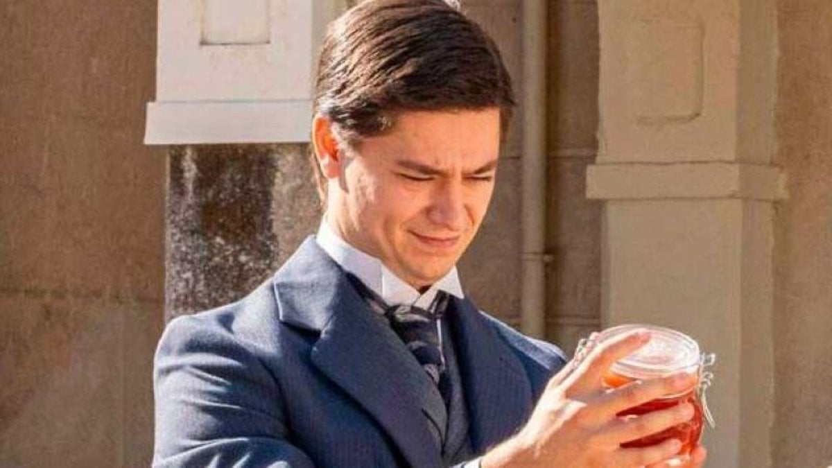 La Promessa anticipazioni 15 agosto: Pelayo teme che Adriano possa prendersi il bambino