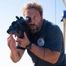 Dangerous Animals: Jai Courtney in una scena