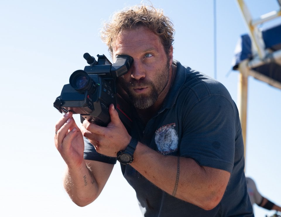 Dangerous Animals Jai Courtney Telecamera