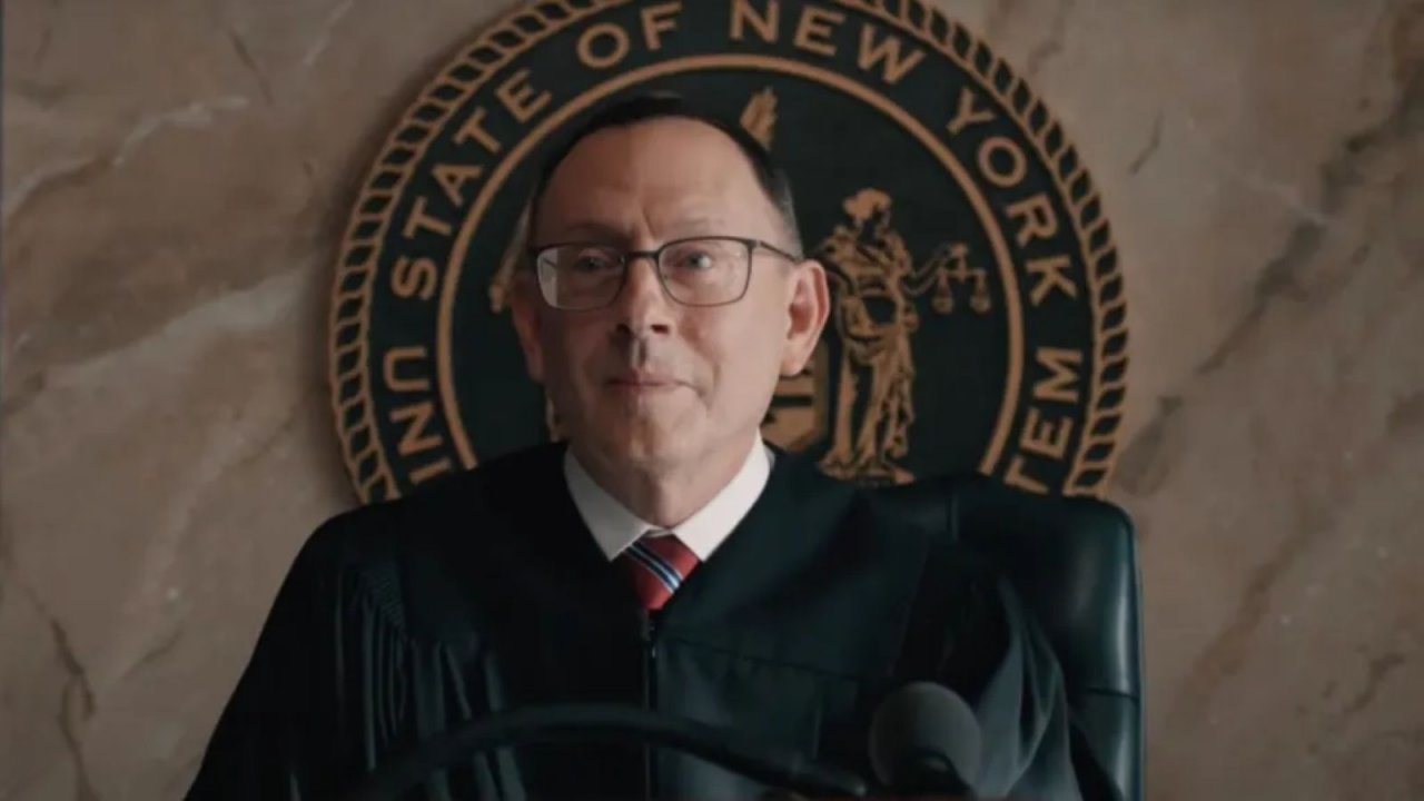 Michael Emerson nel ruolo del Giudice Milton Crawford