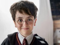 Harry Potter: ecco Hagrid e il piccolo protagonista a spasso per la Londra anni '90 nel video dal set