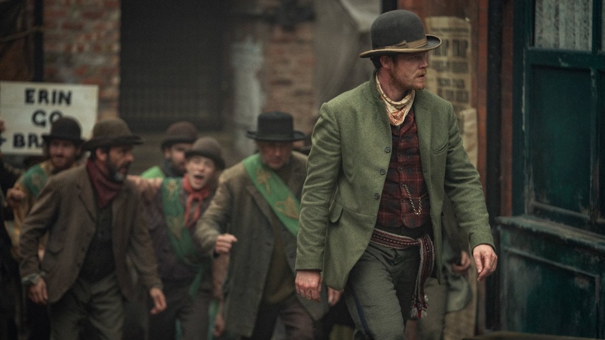 guinness la storia della leggendaria birra arriva su netflix grazie agli autori di peaky blinders