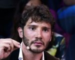 Stefano De Martino e i video intimi rubati: scattano le prime denunce. Cosa rischiano gli utenti?