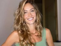 Grande Fratello, Helena Prestes si difende dagli haters: lettere legali per chi la insulta sui social