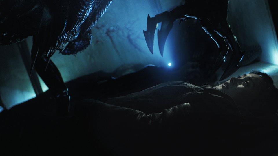 Invasion Shioli Kutsuna Scena Terza Stagione Serie Tv Apple Tv Plus